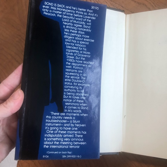 Rare James Bond License Renewed book - Picture 3 of 5